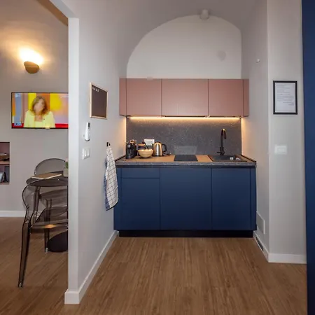 Le Di Marta - Porta Susa Pink * Τορίνο